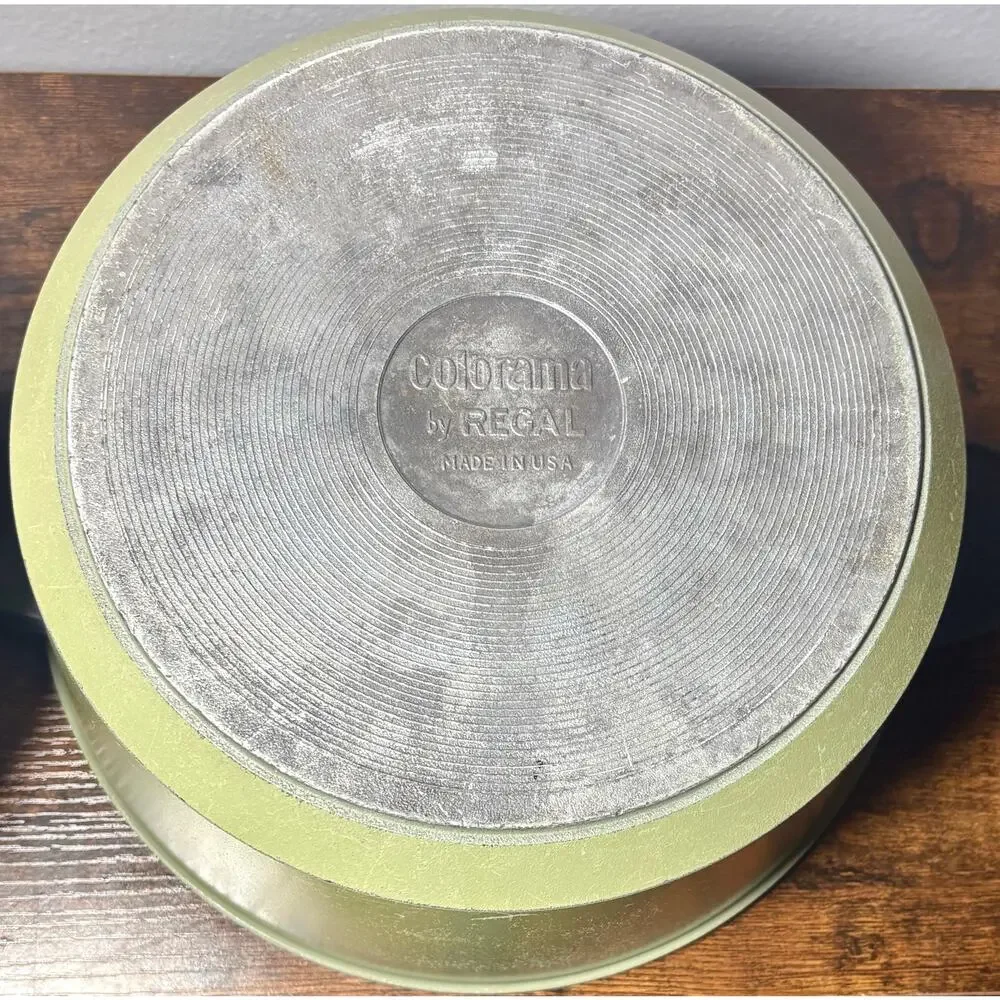 Vintage 1960s Colorama by Regal Avocado Green Aluminum 4 QT Dutch Oven with lid